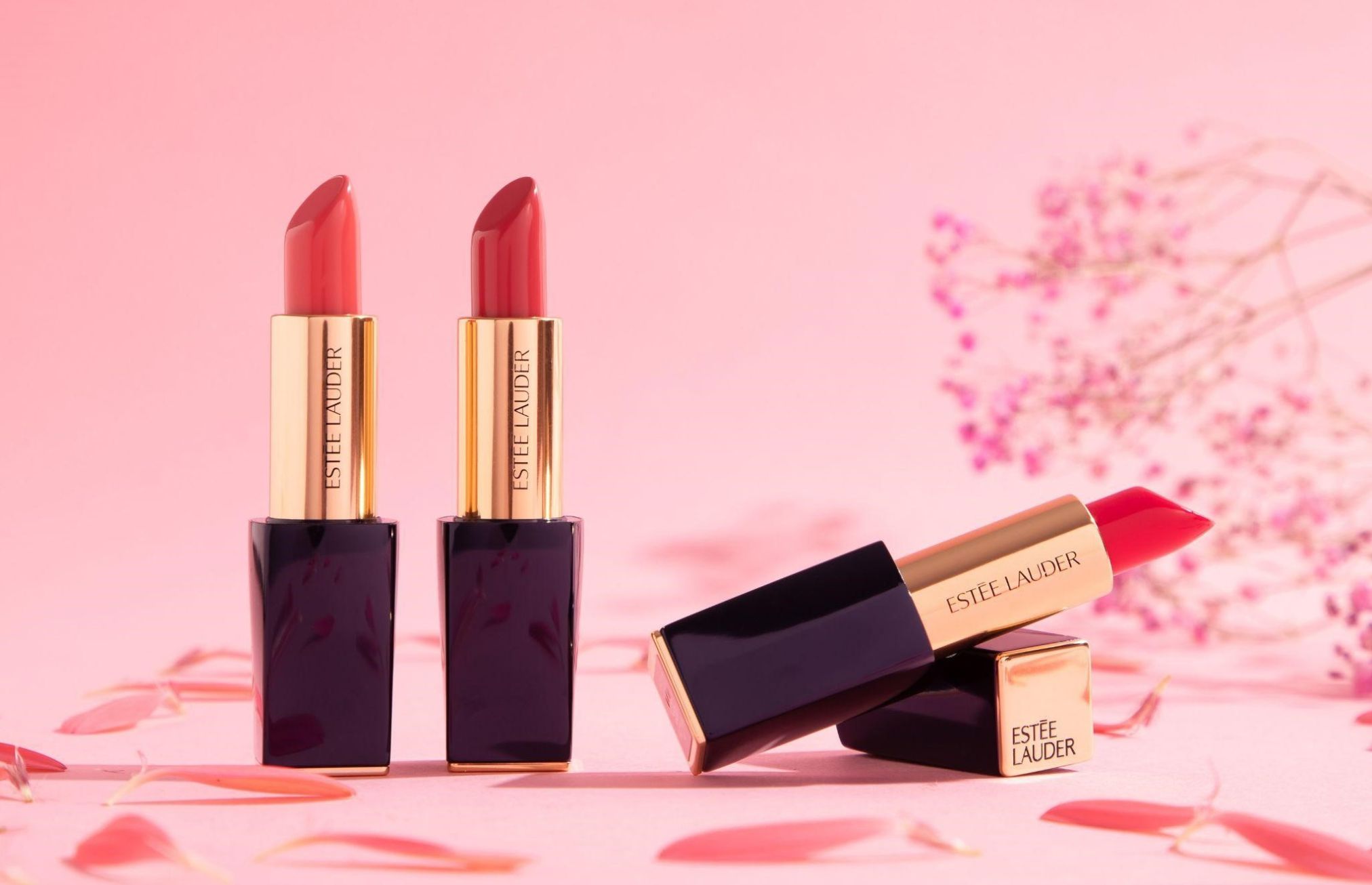 Son môi nhỏ nhắn khiến các nàng luôn tươi tắn rạng ngời Son môi nhỏ nhắn khiến các nàng luôn tươi tắn rạng ngời